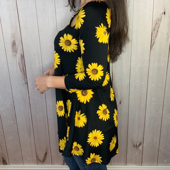 ✨LAST ONE!✨Sunflower top - Picture 5 of 8